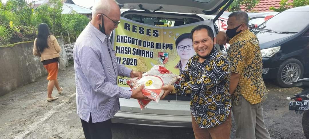 Gelar Reses Di Wilayah Minahasa, AJP Berikan Bantuan Buat Warga